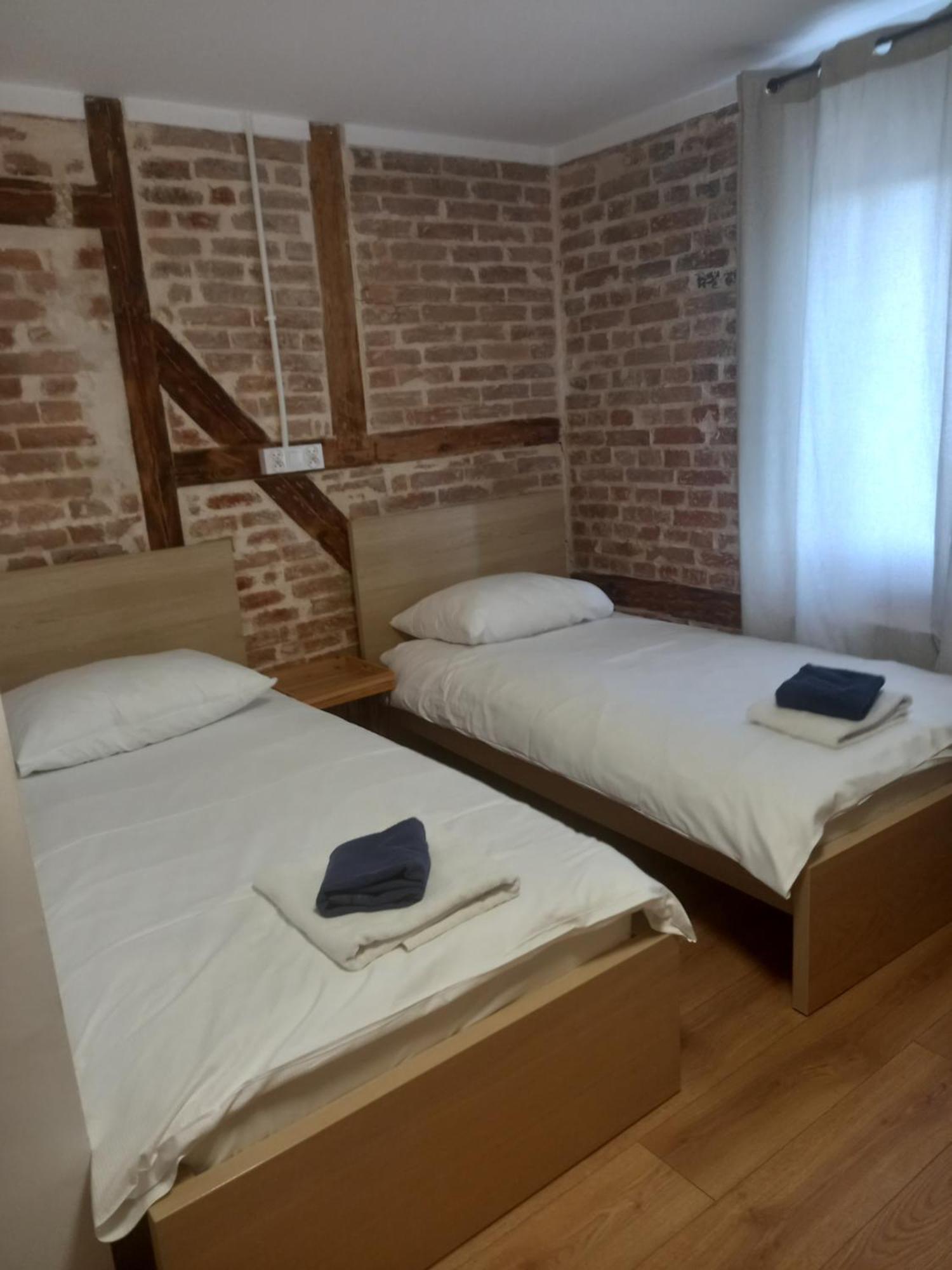 Leon'S Rooms Жари Екстер'єр фото