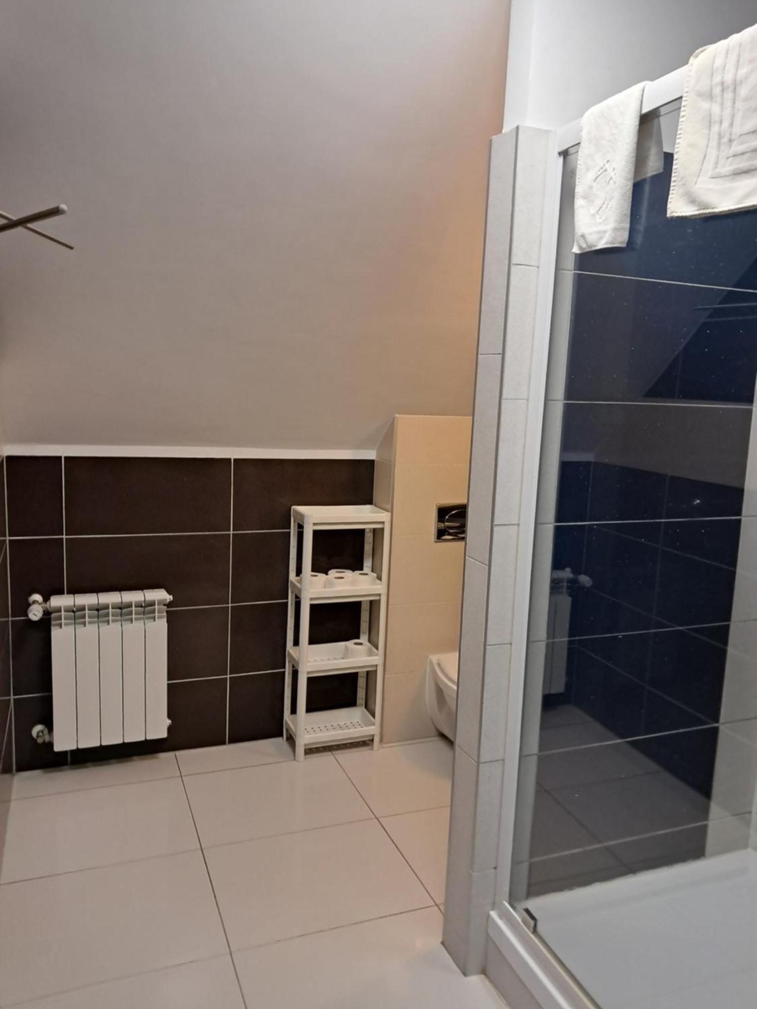 Leon'S Rooms Жари Екстер'єр фото